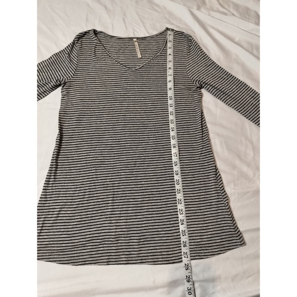 Leo & Nicole Long Sleeve Airy Striped Top - Picture 4 of 7